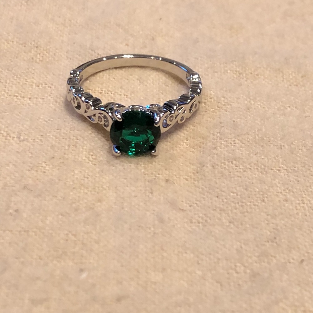 Emerald Green Scroll Ring